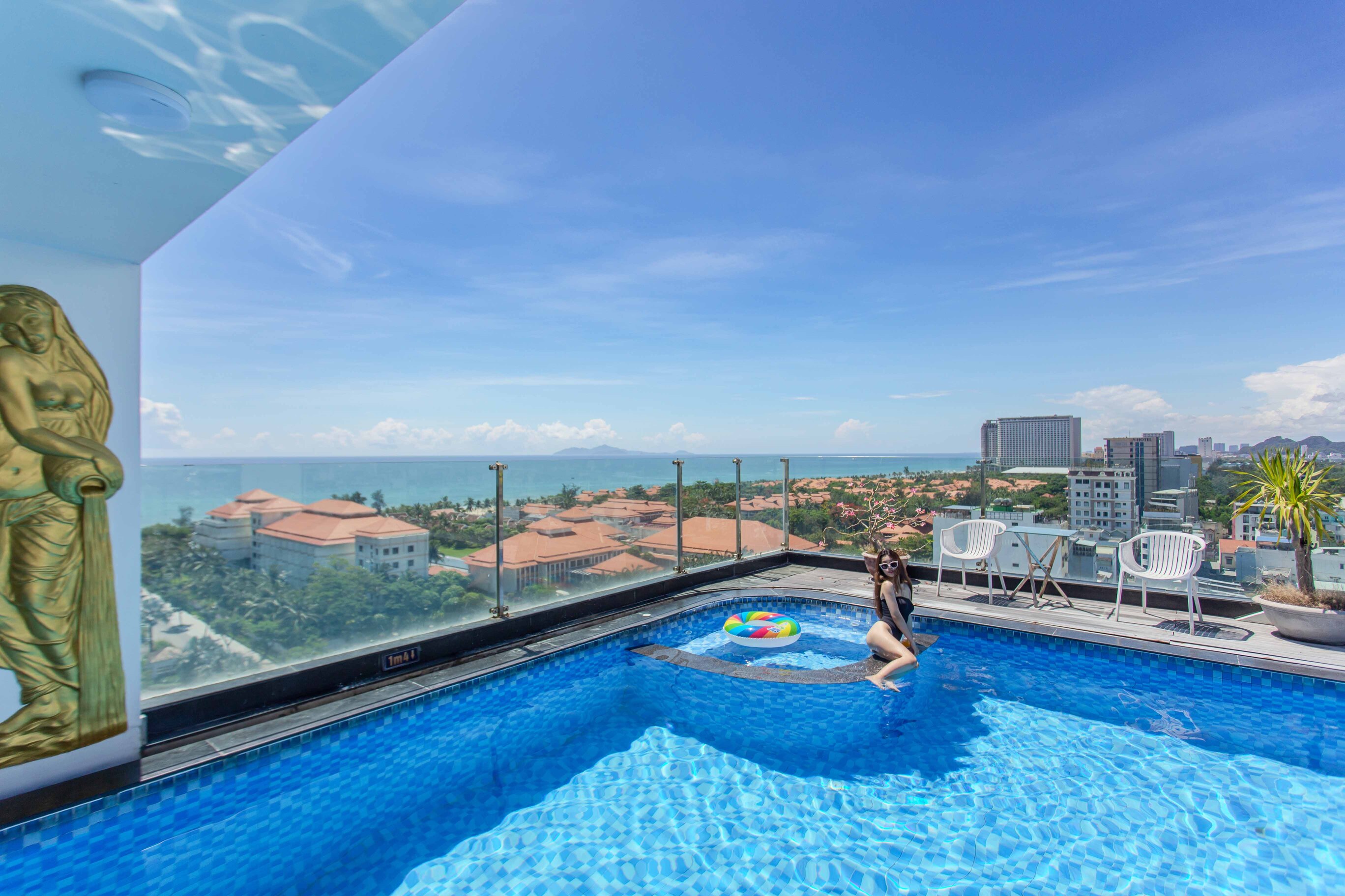 Discover the Most Beautiful Rooftop Pool Hotel in Da Nang – Sea Phoenix Hotel
